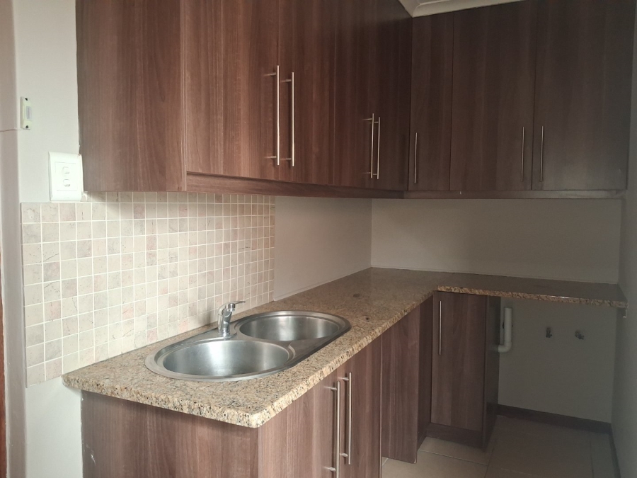 To Let 3 Bedroom Property for Rent in Hillside Free State